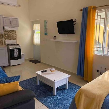 Cozy Studio Apartment In Quiet Neighborhood! フィリップスブルフ エクステリア 写真