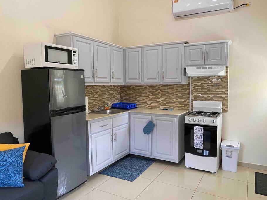 Cozy Studio Apartment In Quiet Neighborhood! フィリップスブルフ エクステリア 写真